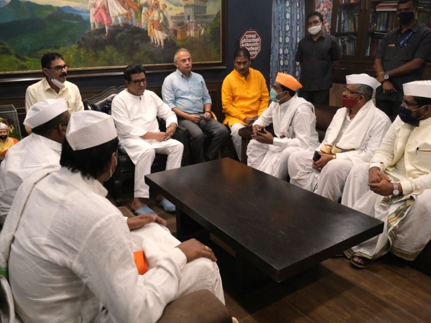 The role of Warkari sect regarding Karthiki Ekadashi is right: Raj Thackeray | कार्तिकी एकादशीविषयी वारकरी संप्रदायाचे शिष्टमंडळ राज ठाकरेंच्या दरबारात