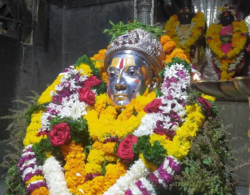 Big news: This year, Mauli's Sanjeevan Samadhi ceremony will be held in the presence of a limited number of Warakaris | मोठी बातमी: यंदा माऊलींचा संजीवन समाधी सोहळा मर्यादित वारकऱ्यांच्या उपस्थितीत होणार 