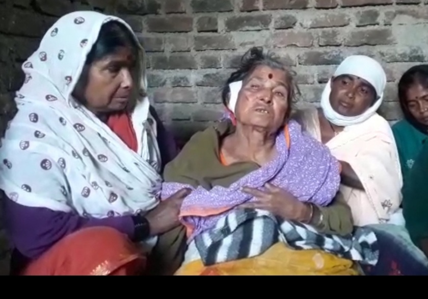 In Chimbhala, a woman was injured in a burglary attack and both her ears were cut off | चिंभळेत चोरट्यांच्या हल्ल्यात महिला जखमी, महिलेचे दोन्ही कान कापले
