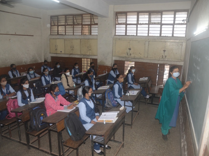 On the first day in Pimpri, only 32% attendance in municipal schools; Atheism of student parents | पिंपरीत पहिल्या दिवशी महापालिका शाळांत केवळ ३२ टक्के हजेरी; विद्यार्थी पालकांची अनास्था