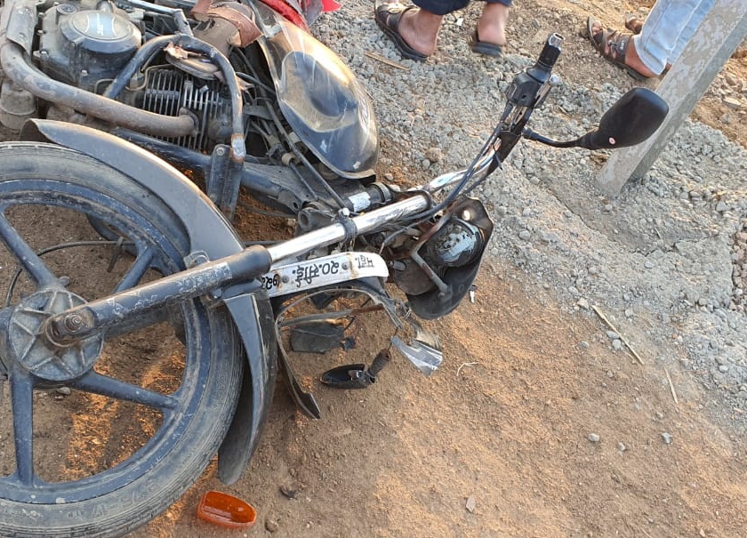 The loaded pickup blew up the bike; two deaths | खुलताबाद तालुक्यात भीषण अपघात; एकाचा जागीच तर दुसऱ्याचा वेळेवर उपचार न मिळाल्याने मृत्यू