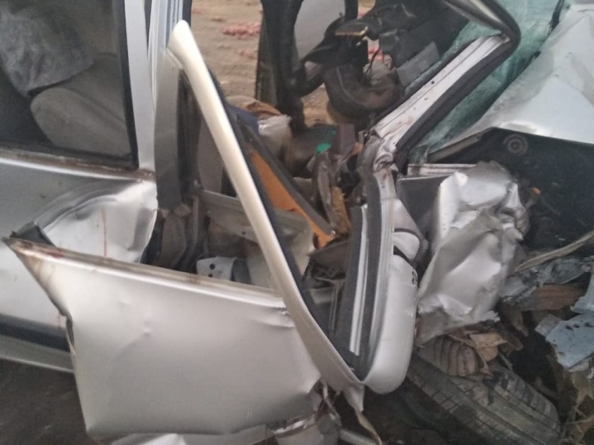 Car accident at Ganpatipule; Policeman's wife killed on the spot, four injured | सांगोल्याजवळ कारचा अपघात; पोलिस कर्मचाऱ्याची पत्नी जागीच ठार, चौघे जखमी