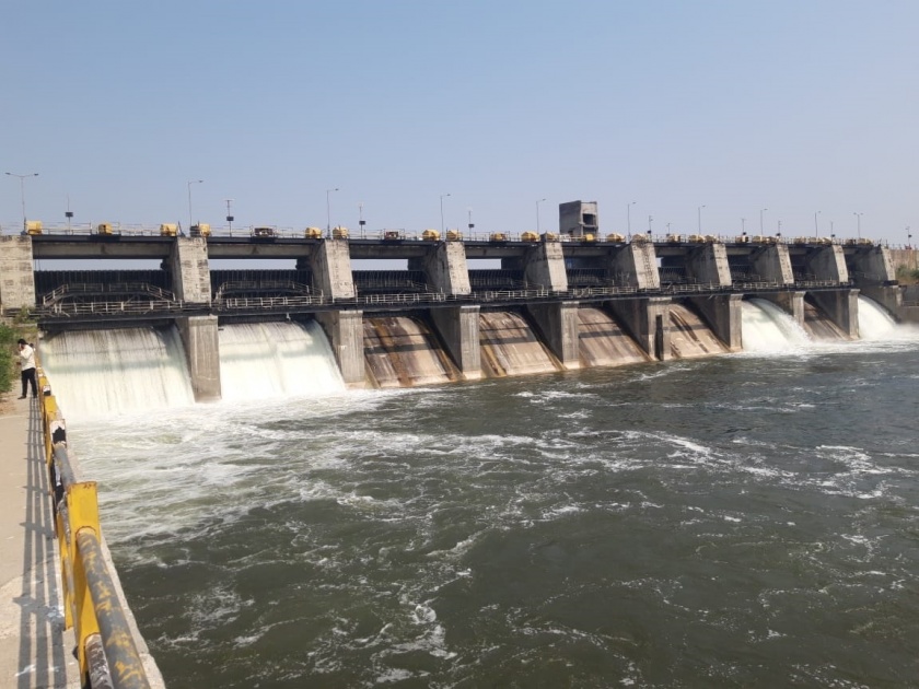 Good News; Water released from Kurnoor dam for rabi season and water supply | Good News; रब्बी हंगाम व पाणीपुरवठ्यासाठी कुरनूर धरणातुन सोडले पाणी