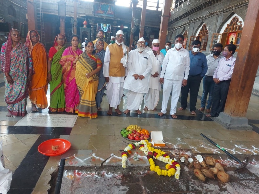 Bhumipujan of Vitthal's Sabha Mandap beautification work including renovation of the temple | मंदिराच्या नूतनीकरणासह विठ्ठलाच्या सभा मंडप सुशोभीकरणाच्या कामाचे भूमिपूजन
