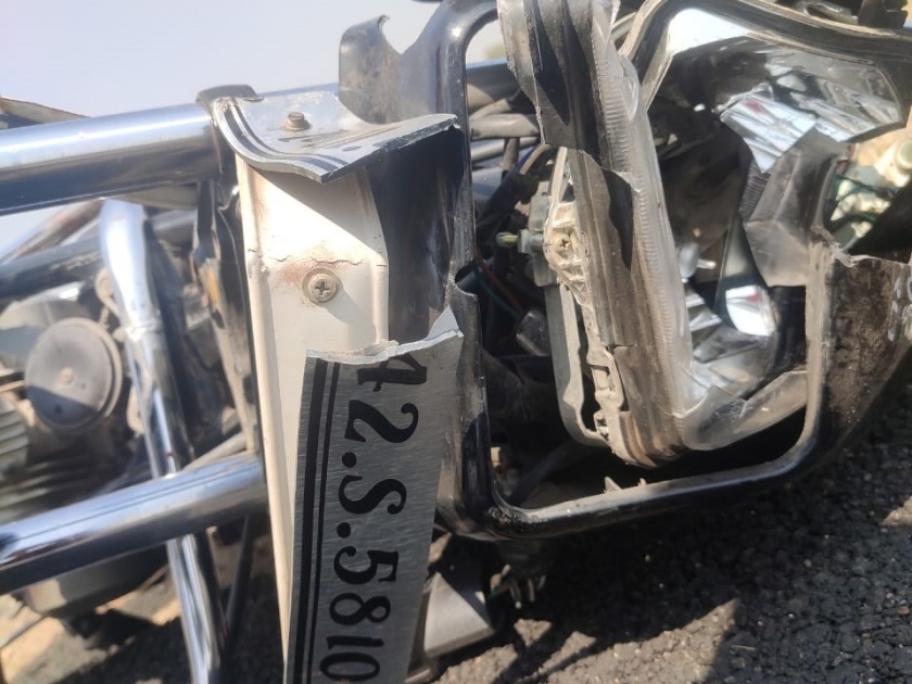 Triple accident of motorcycle-tractor near Sangola; Three killed, two injured | सांगोल्याजवळ मोटारसायकल - ट्रॅक्टरचा तिहेरी अपघात; तीन ठार, दोघे जखमी