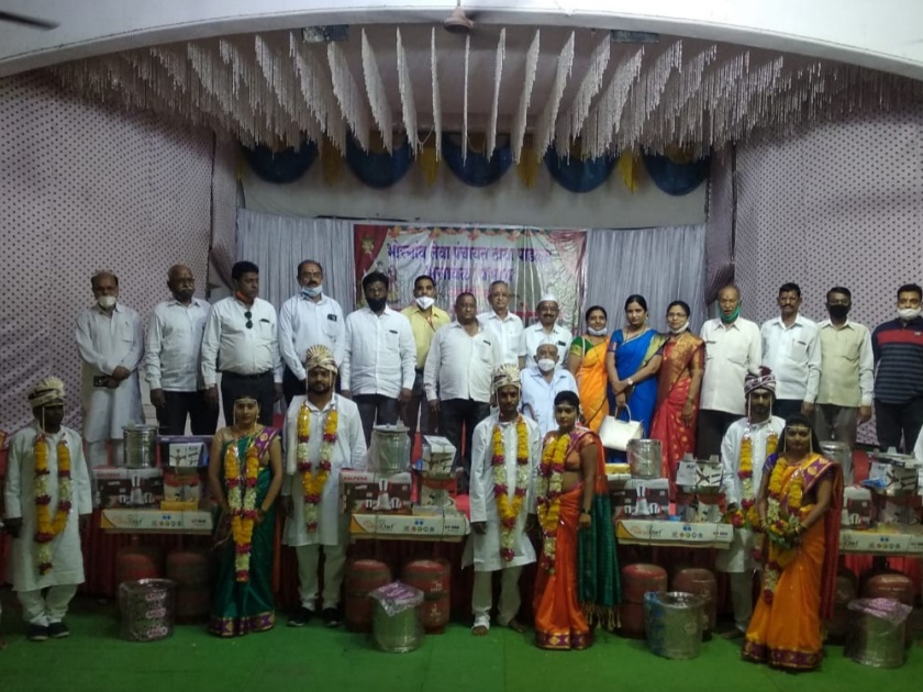 Mass marriage of five sub-divisions by Bhorgaon Leva Panchayat | भोरगाव लेवा पंचायततर्फे पाच उपवरांचे सामूहिक विवाह