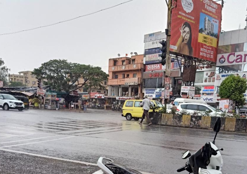 Heavy rains with thunderstorms for the second day in Pune | पुण्यात सलग दुसऱ्या दिवशी ढगांच्या गडगडाटासह पावसाची जोरदार बॅटिंग