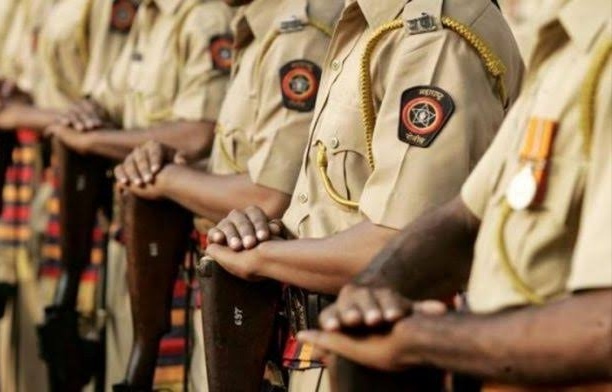Pune Police Corona News : Increased risk of corona in Pune police force also; | पुणे पोलीस दलातही कोरोनाचा वाढला धोका;१४४ पोलीस अधिकारी, कर्मचारी घेताहेत उपचार