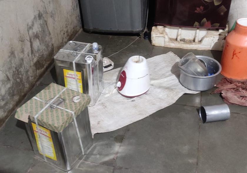 Bapare; Milk adulteration revealed in Solapur; Find out where the FDA raided | बापरे; सोलापुरात पुन्हा एकदा दूध भेसळीचा प्रकार उघड; जाणून घ्या, कुठे टाकली 'एफडीए' ने धाड