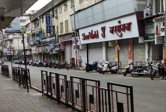 Pune Mini Lockdown : The pune city merchant Shops will remain closed until Wednesday; Only .... | Pune Mini Lockdown : पुण्यातील व्यापाऱ्यांचा 'असहकार' तात्पुरता निवळला ; बुधवारपर्यंत दुकाने बंदच ठेवणार; मात्र....
