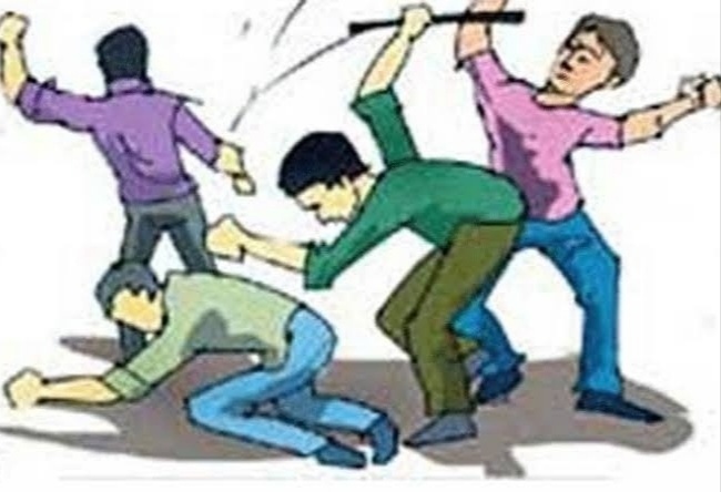 Beatings over old quarrels; Two youths injured,crime filed against six person | जुन्या भांडणाच्या कारणावरून मारहाण; दोन तरुण जखमी, सहा जणांवर गुन्हा दाखल
