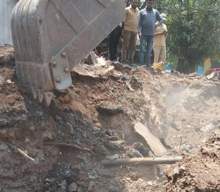 Power lines broke 405 times while excavating: Millions of rupees hit MSEDCL | खोदकाम करताना तब्बल ४०५ वेळा तुटली वीजवाहिनी: महावितरणला लाखो रुपयांचा फटका