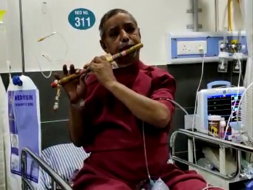 Video: Corona patient's 'artwork' in intensive care unit; Flute tunes make atmosphere 'tension free' | Video: अतिदक्षता विभागात कोरोना रुग्णाची 'कलाकारी' ; बासरीच्या सूरांनी वातावरण केले एकदम 'टेन्शन फ्री'