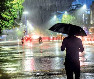 Hailstorm in Pune city; Chance of rain tomorrow evening | पुणे शहरात गारांच्या वर्षावासह वादळी पाऊस; उद्या सायंकाळीही पावसाची शक्यता