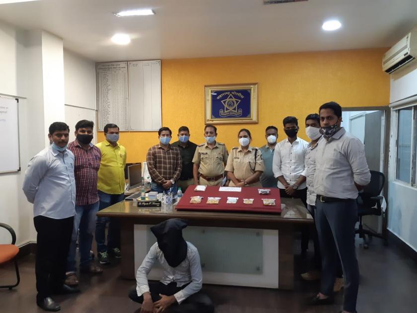 Arrested worker for smuggling gold jewellery worth Rs 35 lakh | ३५ लाखांच्या सोन्याच्या दागिन्यांसह पसार झालेल्या कारागिराला दौंडमधून अटक