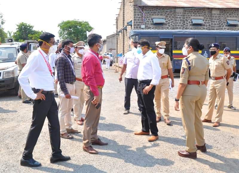 Pandharpur election; Officers and staff of the counting center will do the counting by wearing PPE kit | पंढरपूर निवडणूक; मतमोजणी केंद्रातील अधिकारी, कर्मचारी पीपीई किट घालून करणार मतमोजणी