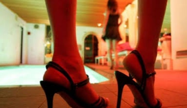 Koregaon Park prostitution business in lockdown; Illegal business was started in the massage center | लॉकडाऊनमध्ये कोरेगाव पार्क बहरला वेश्या व्यवसाय; मसाज सेंटरमध्ये सुरु होता अवैध धंदा