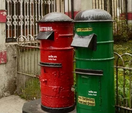 Post office letter box was stolen in Pune | पुणे तिथं काय उणे! दुचाकी, सोनसाखळी नाही तर यावेळी चोरट्यांनी चक्क 'पत्रपेटी'च पळविली