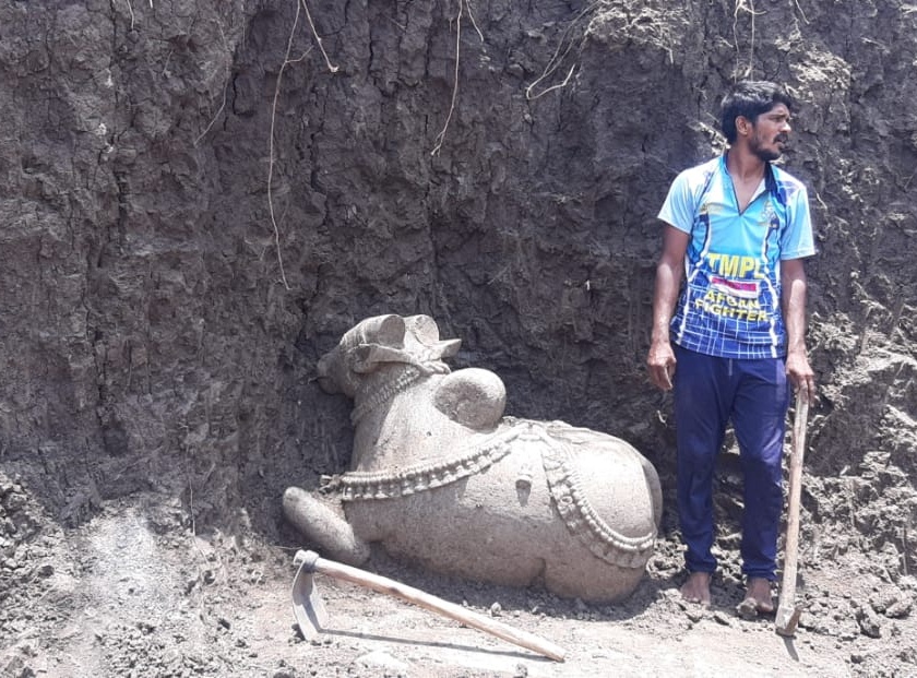 Remains of an ancient temple found in excavations on the banks of the Pangange at Mehkar | मेहकर येथे पैनगंगेच्या काठावर खोदकामात सापडले पुरातन मंदीराचे अवशेष