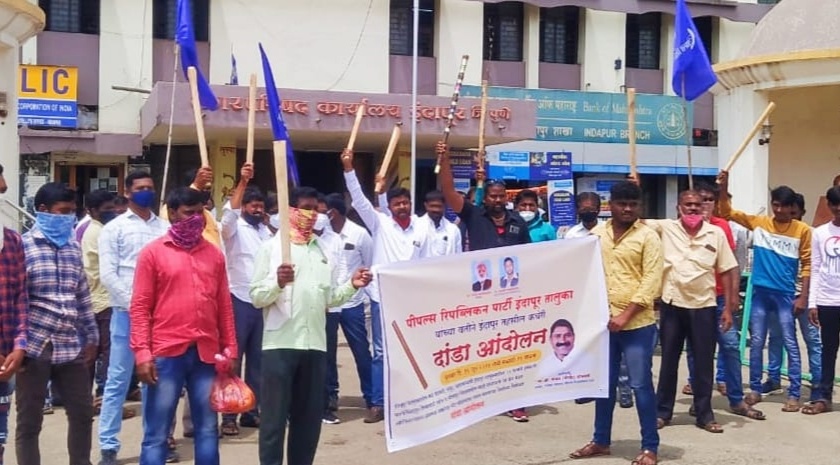 Farmers agitation in Indapur for Ujani water | उजनीच्या पाण्यासाठी इंदापूरमध्ये शेतकऱ्यांचं दांडा आंदोलन; मोठा पोलीस बंदोबस्त तैनात