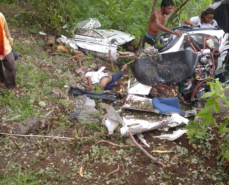 A small plane crashed near Chopda, killing one person | चोपड्यानजीक छोटे विमान कोसळले, एक जण ठार
