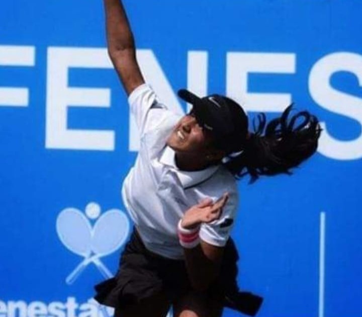 ... when international tennis player Radhika Mahajan loses 2 expensive rackets | ... जेव्हा आंतरराष्ट्रीय टेनिसपटू राधिका महाजनच्या २ महागड्या रॅकेट हरवतात