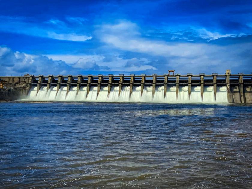 Jayakwadi dam filled for the third year in a row; Eighteen doors were opened and 9432 cusecs were discharged into the Godapatra | जायकवाडी धरण सलग तिसऱ्या वर्षी भरले; अठरा दरवाज्यातून ९४३२ क्युसेकने गोदापात्रात विसर्ग