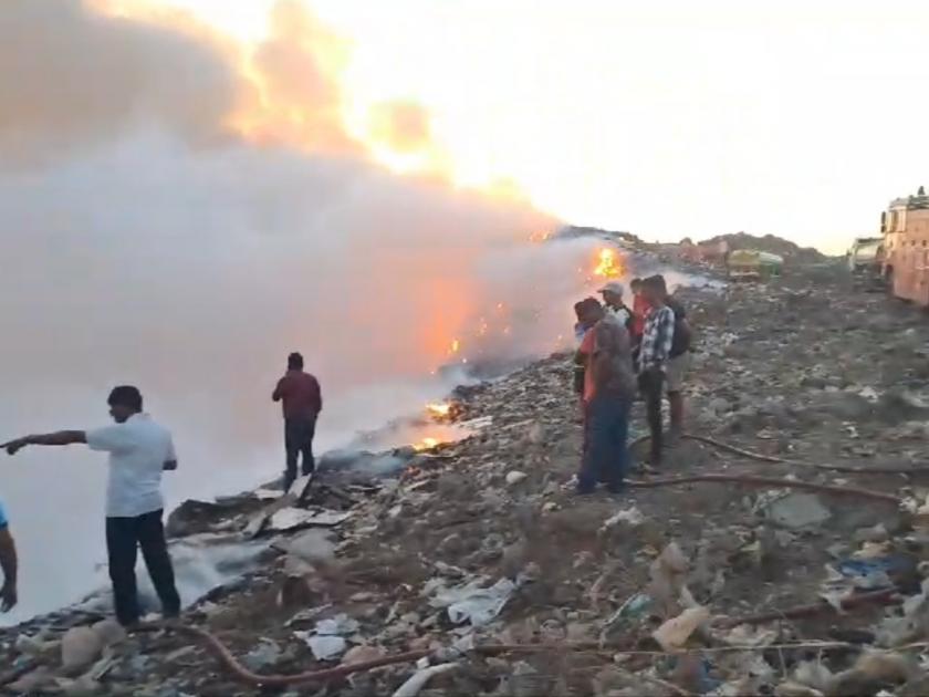 severe fire at the dumping ground of mira bhayander municipal corporation | मीरा भाईंदर महापालिकेच्या डम्पिंगला भीषण आग 