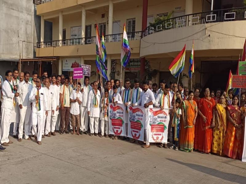 Nimgaon closed for some time in protest against declaration of "Sammed Shikharji" a place of pilgrimage for Jains. | जैन धर्मियांचे श्रद्धास्थान "सम्मेद शिखरजी" पर्यटन स्थळ घोषित केल्याच्या निषेधार्थ निमगाव केतकी बंद