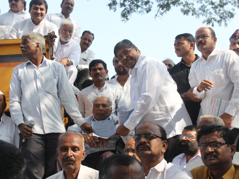 Movement on the highway for farmers' electricity bills | शेतकऱ्यांच्या वीजबिलासाठी महामार्गावर आंदोलन, एन. डी. पाटील यांच्या लढ्याला यश