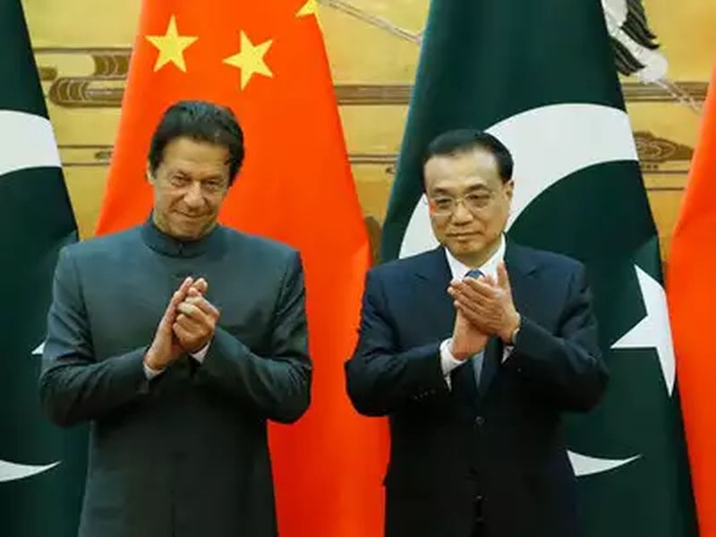 china gave financial help to pakistan says pak ministers | बुडत्या पाकला चीनचा आधार, आर्थिक मदतीची केली घोषणा
