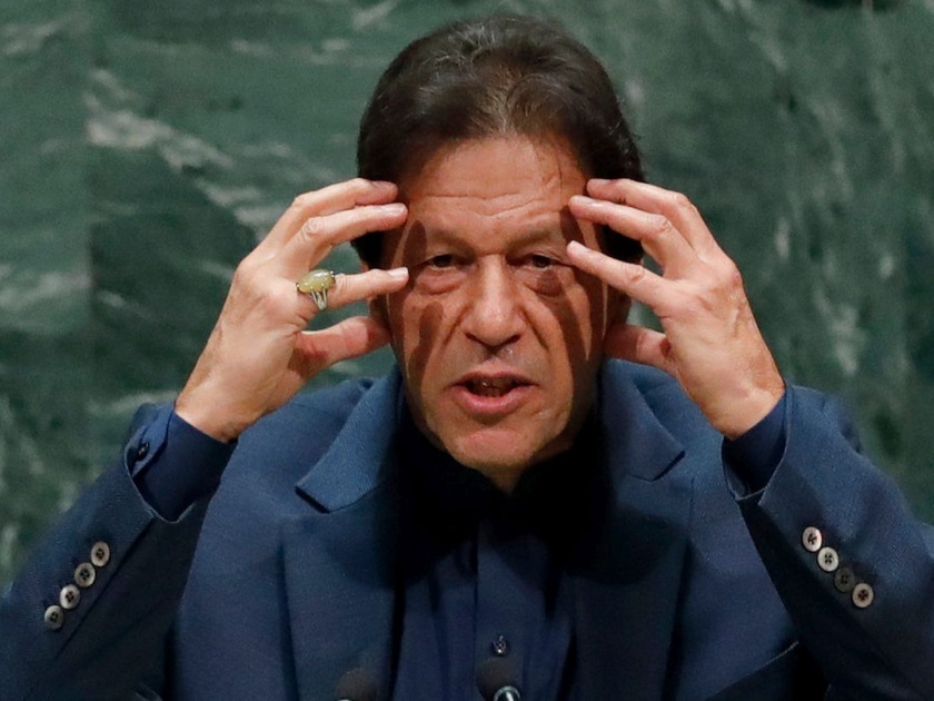 pakistan pm imran khan expresses displeasure over working of embassies says indian counterparts more proactive | जरा 'त्या' भारतीयांकडून शिका! भरबैठकीत पाकिस्तानी पंतप्रधान भडकले; अधिकाऱ्यांवर कडाडले