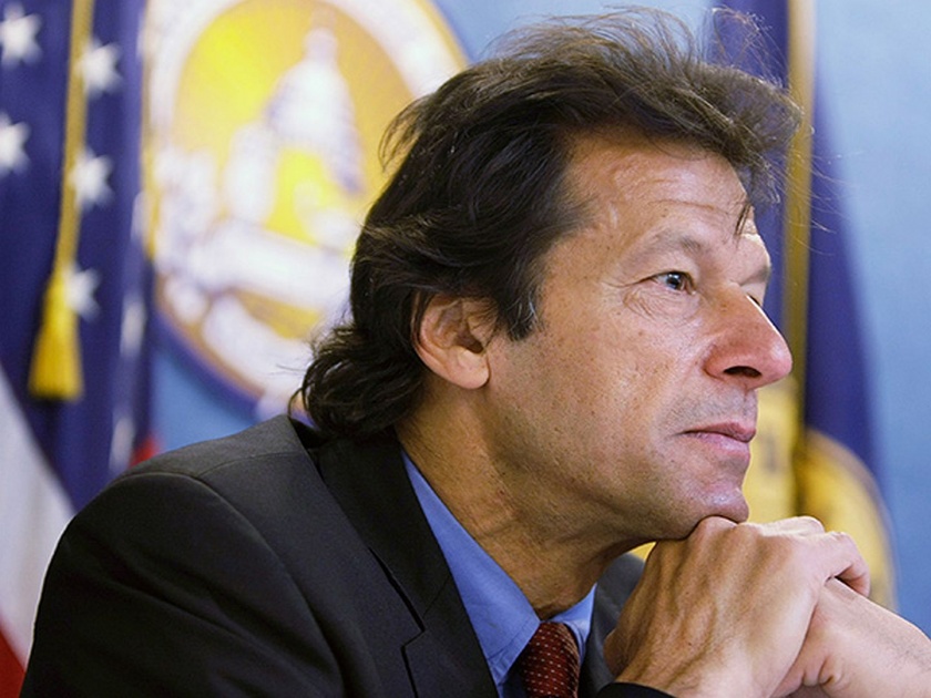 Imran Khan govt borrows 7 5 trillion rupees in one year | पाकिस्तानी पंतप्रधान इम्रान खान यांचा नवा विक्रम; वाचाल तर हसाल