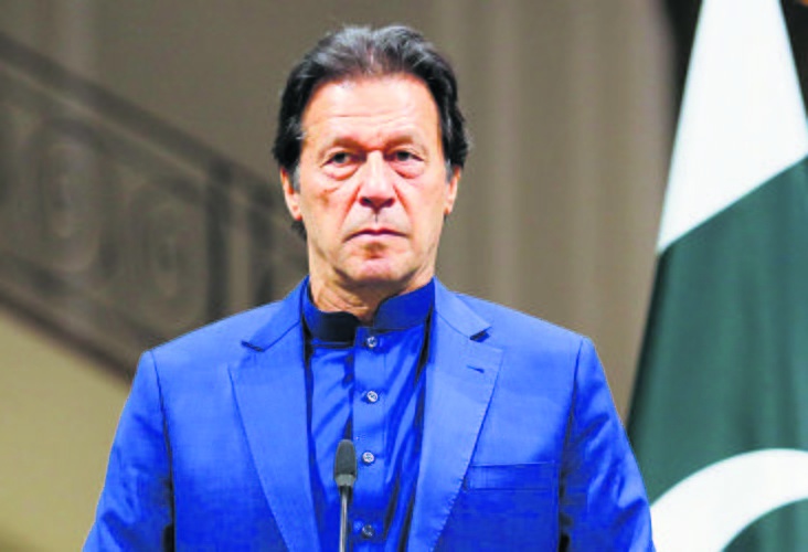 imran khan blames small clothes for rapes in pakistan | "बलात्कारासाठी महिलांचे कपडेच जबाबदार"; इम्रान खान यांचं पुन्हा एकदा वादग्रस्त विधान