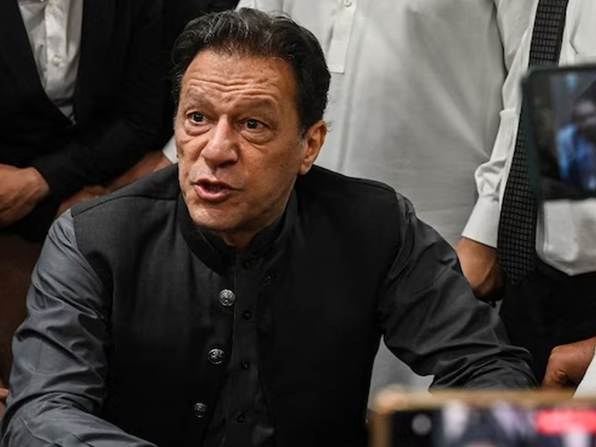 Imran Khan bailed in 12 cases after Pakistan election; Still remain in jail | निवडणूक होताच इम्रान खान यांना १२ प्रकरणांत जामीन; तरीही तुरुंगातच राहणार