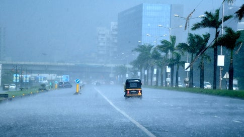 Monsoon Express to move faster Torrential rains in Mumbai | मान्सून एक्स्प्रेस वेगाने पुढे सरकणार! मुंबईत मुसळधारा