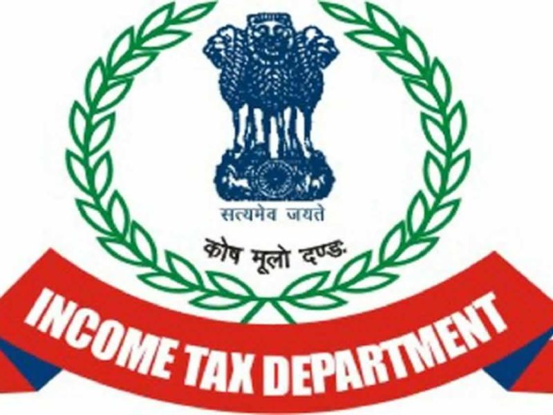 2 crore seized in income tax action | आयकरच्या कारवाईत १०० कोटी जप्त