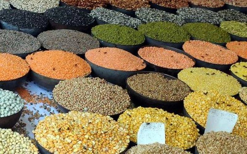 Corona causes people to become vegetarian: Sales of pulses increased by 30 percent in Nagpur | कोरोनामुळे लोक झालेत शाकाहारी : नागपुरात डाळींची विक्री ३० टक्के वाढली