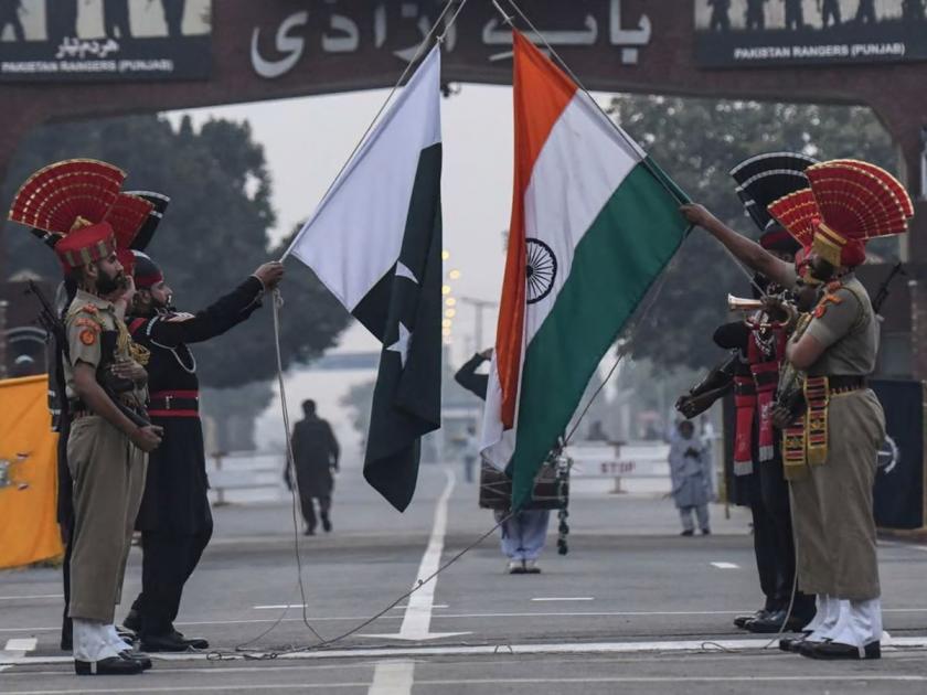 Poor Pak now 'flag war' with India! | कंगाल पाकचं भारताशी आता ‘फ्लॅग वॉर’!