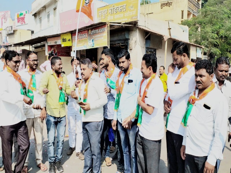 BJP activists celebration in Indapur | इंदापूरमध्ये भाजपाच्या कार्यकर्त्यांचा जल्लोष 