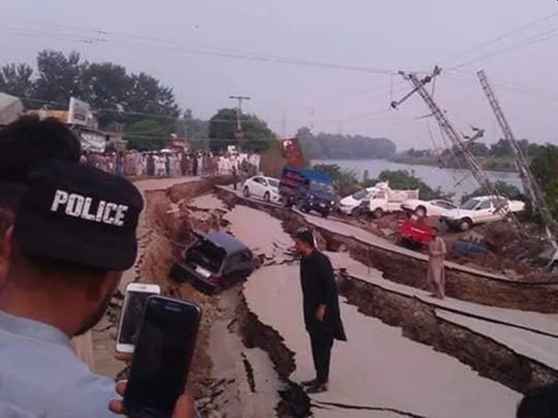 Earthquake shocks India- Pakistan border | पाकव्याप्त काश्मीरसह उत्तर भारतात भूकंपाचे धक्के; 19 जणांचा मृत्यू, 300 जखमी