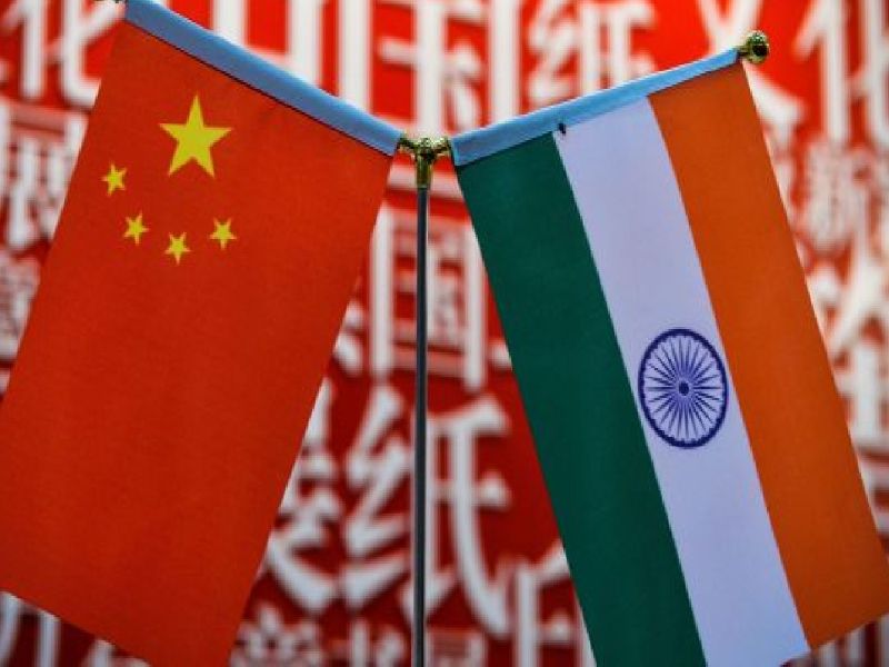 India should take initiative to control China | चीनवर नियंत्रण आणण्यासाठी भारताने पुढाकार घ्यावा