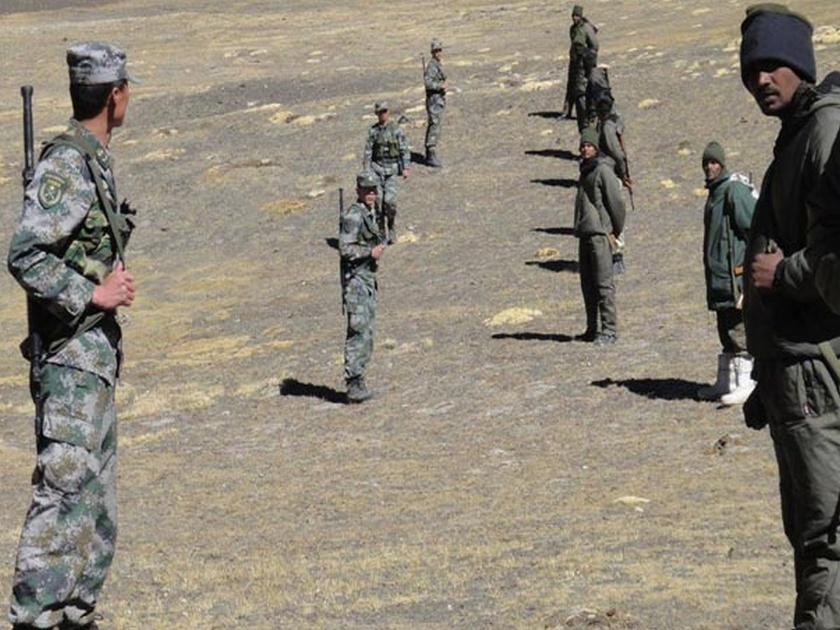 indian Chinese Soldiers Scuffle In Ladakh raises tension | लडाखमध्ये भारत-चीनचे सैनिक आमनेसामने; धक्काबुक्कीमुळे तणाव वाढला