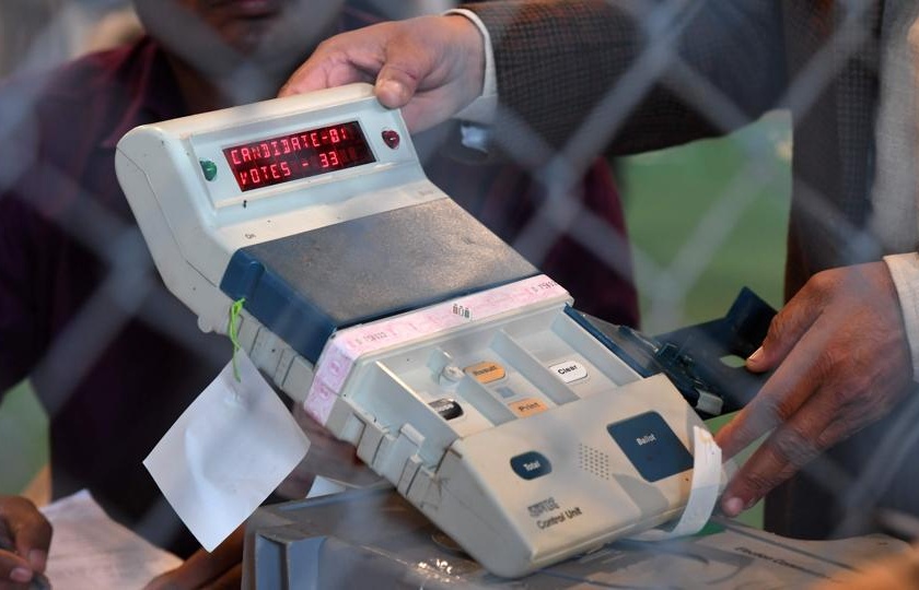 Maharashtra Election 2019: Jamar in the area of Strong Room and Counting Center; Demand for Congress to Election Commission | महाराष्ट्र निवडणूक २०१९: स्ट्राँग रूम आणि मतमोजणी केंद्राच्या परिसरात जॅमर बसवा; काँग्रेसची मागणी 