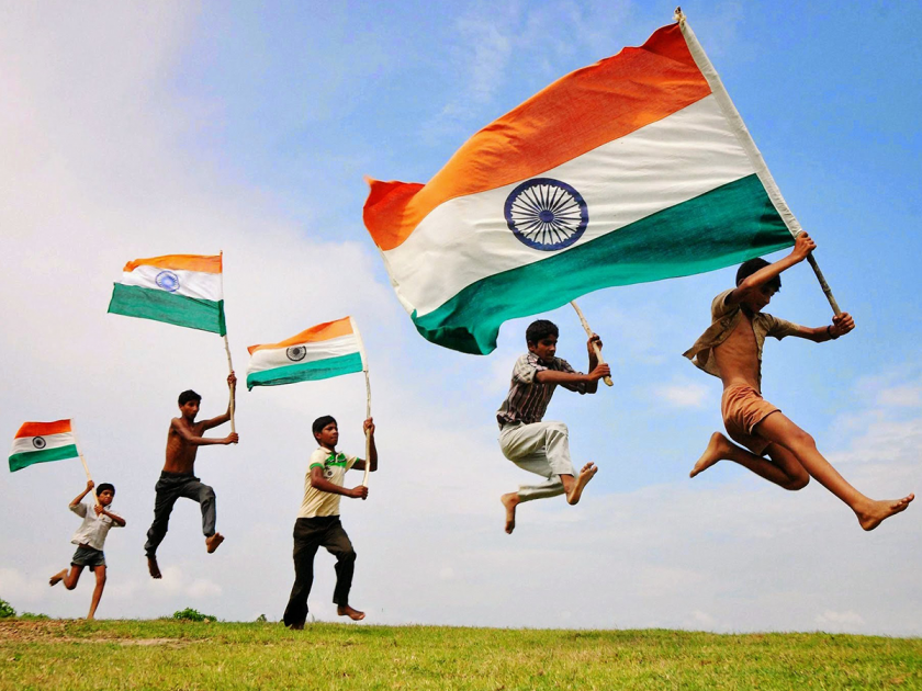 Independence Day: 'Bhalasagar Bharat Hovo' program, painted in patriotic song, Jalgaon | Independence Day : जळगावात देशभक्तीपर गीत, नृत्यातून रंगला ‘बलसागर भारत होवो’ कार्यक्रम