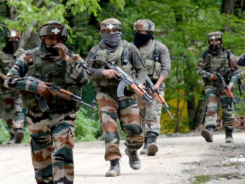 indian army arrested 3 terrorist who brought 10 kg ied bomb in pressure cooker from pok | काश्मीरमध्ये भारतीय लष्कराची मोठी कारवाई, 10 किलो IED बॉम्बसह 3 दहशतवाद्यांना अटक!