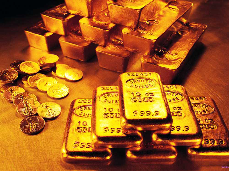 Gold prices fall; Investors in Solapur are buying gold biscuits | सोन्यांच्या दरात घसरण; सोलापुरातील गुंतवणूकदार घेताहेत सोन्याची बिस्किटं
