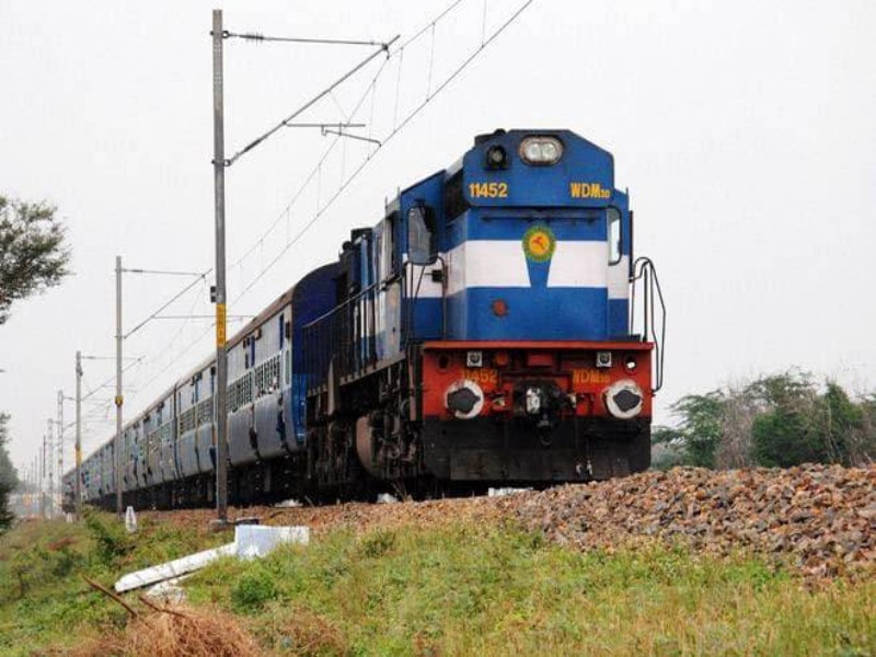 A working women was hit by a train at the Jeur railway gate near Neera | नीराजवळ जेऊर रेल्वे गेटवर कामगार महिलेला भरधाव संपर्क एक्स्प्रेसने उडवले  
