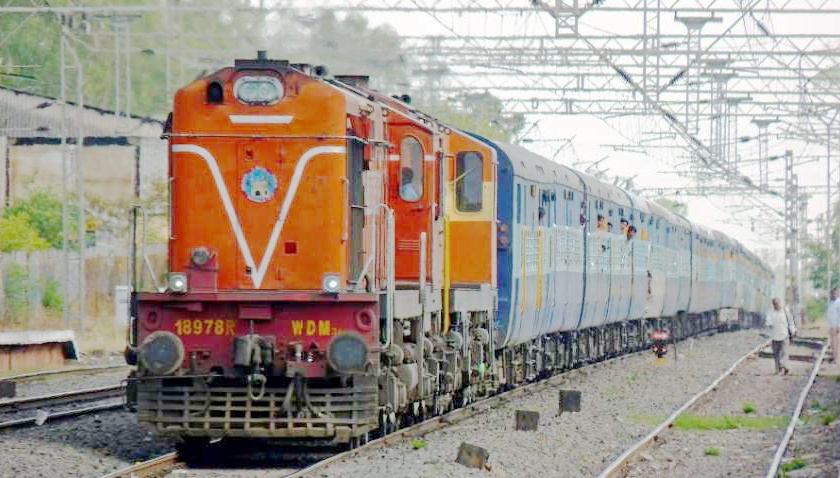Kurduwadi workshop along with Solapur-Osmanabad railway line will get rejuvenation | सोलापूर-उस्मानाबाद रेल्वेमार्गासह कुर्डूवाडी वर्कशॉपला मिळणार नवसंजीवनी