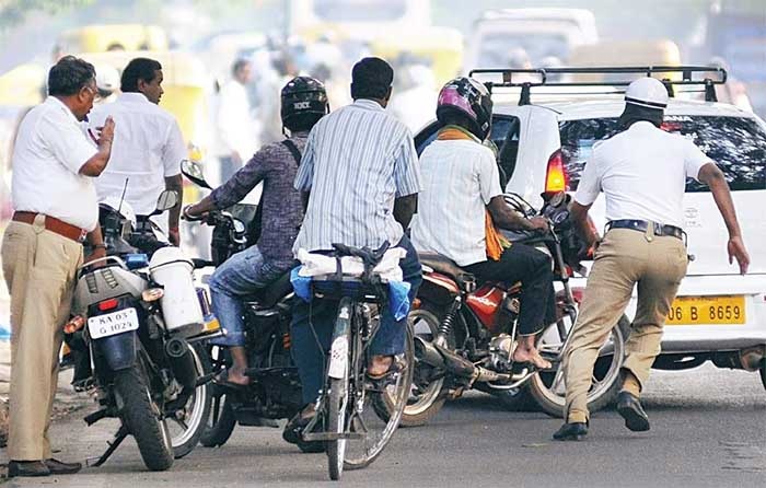 govt approves motor vehicle bill with incresed penalties for breking traffic rules | वाहतुकीचे नियम मोडण्याची हिंमत होणार नाही एवढा दंड ठोठावणार मोदी सरकार